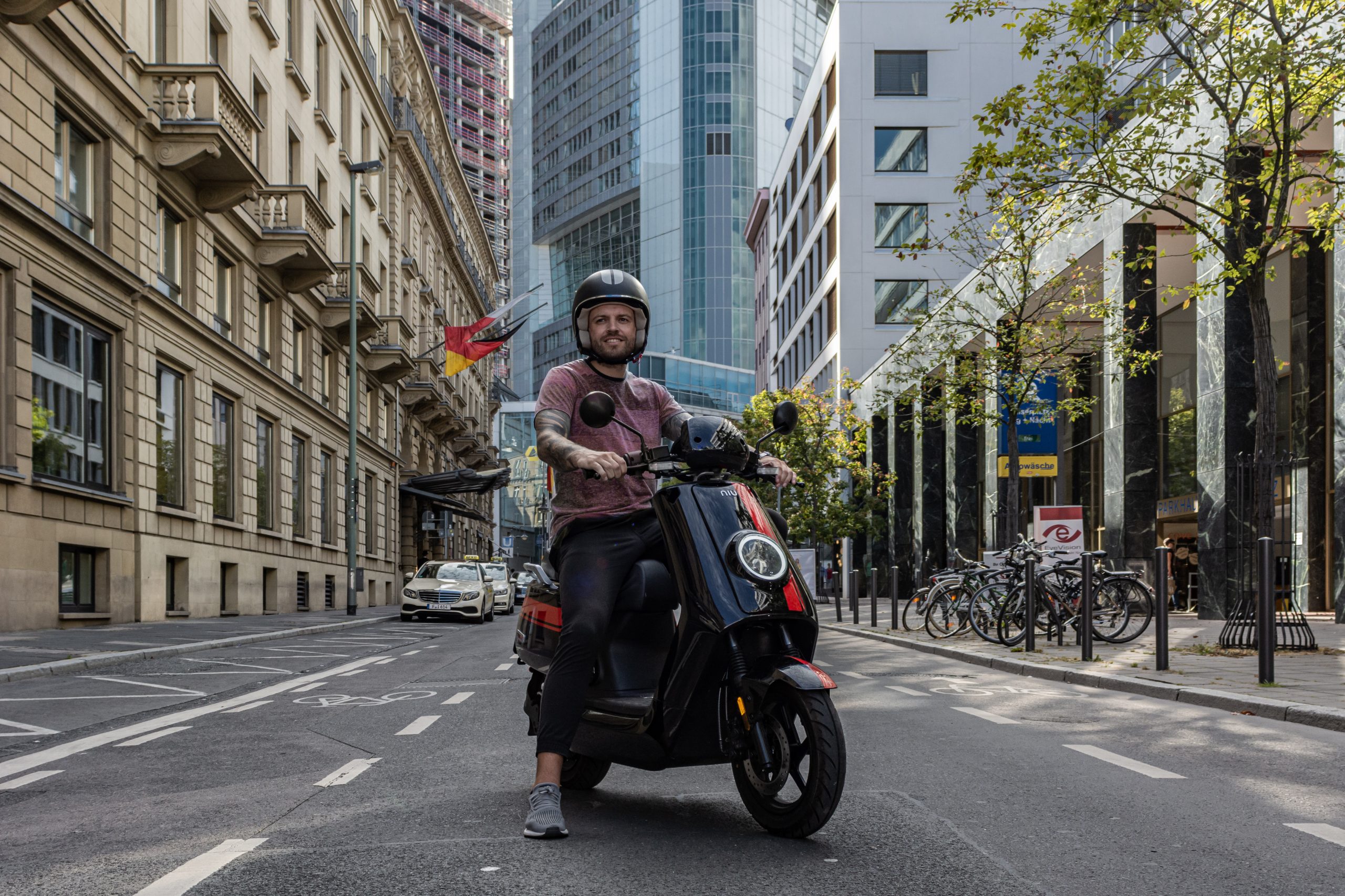 Kørekortregler for el-scooter, knallert og i Danmark » NIU